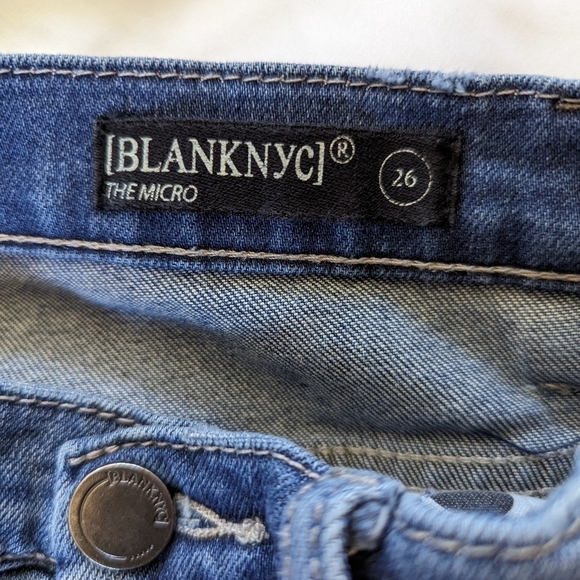 Blank NYC Distressed Straight Leg Jeans Women’s Size 26 Dark Wash Mid Rise - Picture 8 of 9